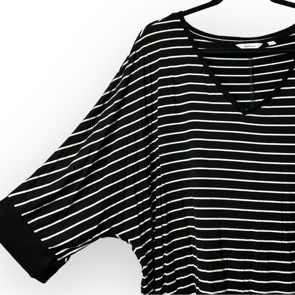 Reitmans The Relaxed Black n White Stripes Top 2X - Picture 3 of 5
